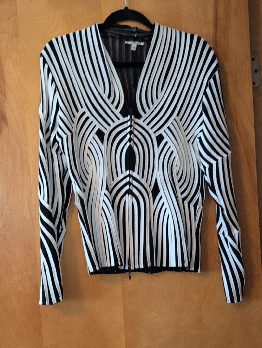Black & White Geometric Zip-Front Women's Sweater